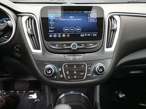 Used 2023 Chevrolet Malibu LT FWD image 13