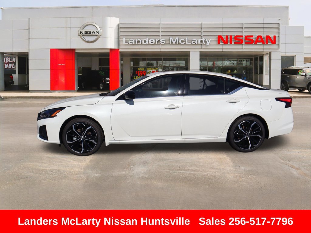 Used 2025 Nissan Altima 2.5 SR w/ SR Premium Package FWD image 8