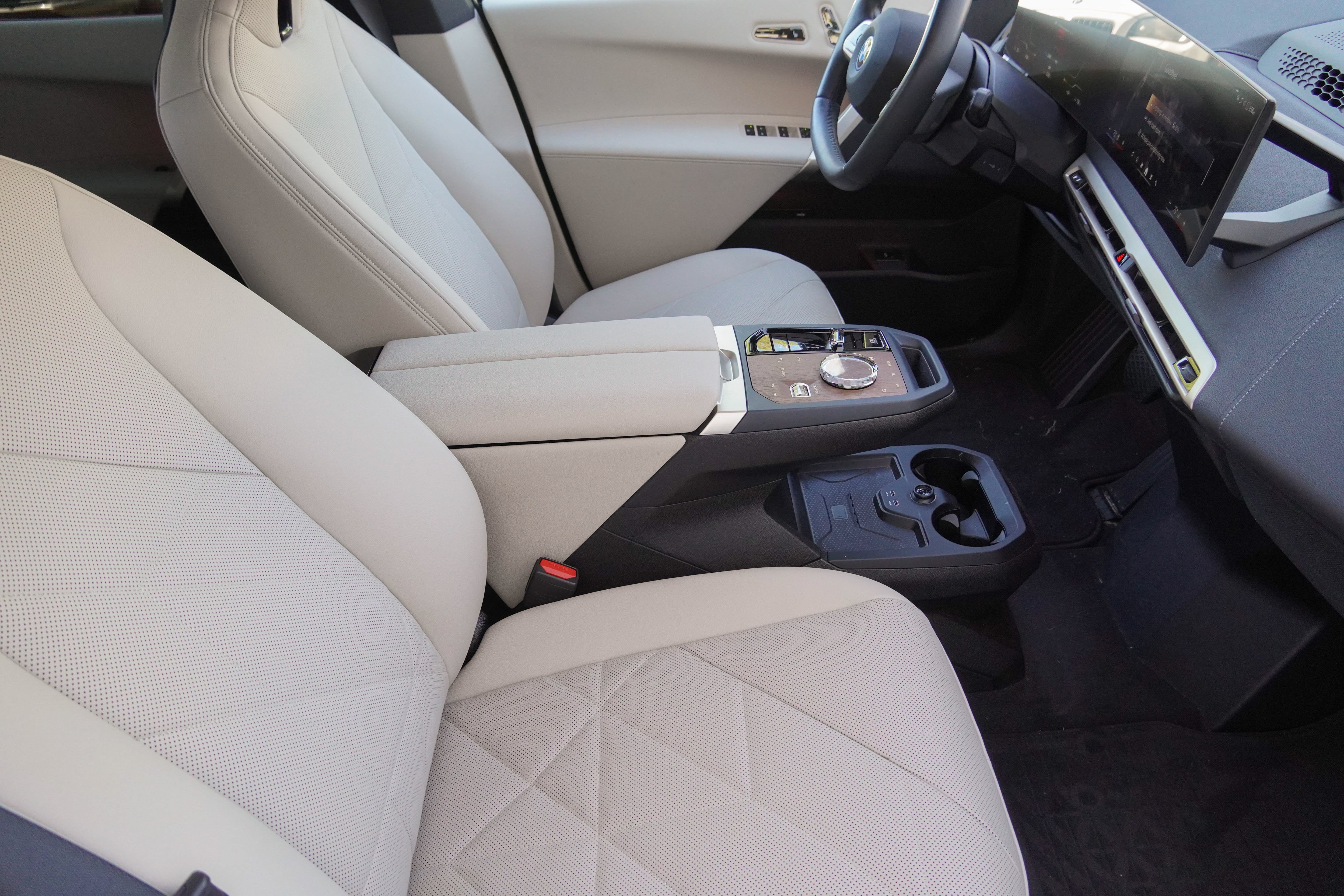 Certified 2024 BMW iX xDrive50 w/ Premium Package AWD/4WD image 13