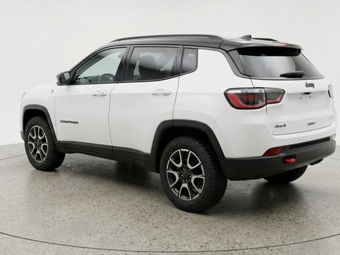 Used 2025 Jeep Compass Trailhawk AWD/4WD image 6