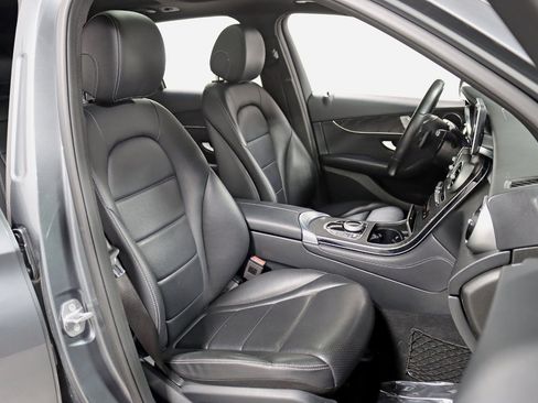 Used 2018 Mercedes-Benz GLC 300 w/ Premium Package image 30