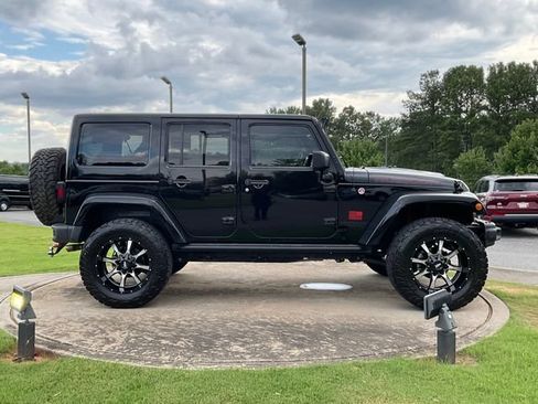 Used 2015 Jeep Wrangler Unlimited Rubicon AWD/4WD image 8
