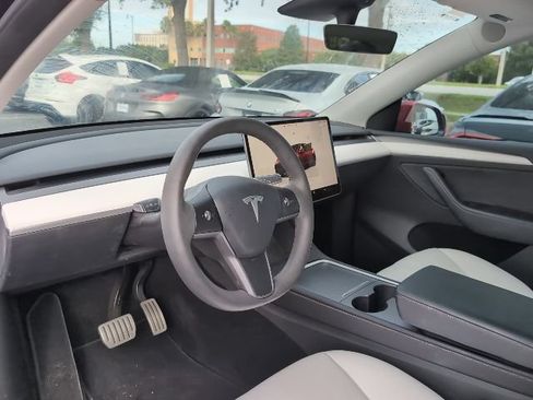 Used 2023 Tesla Model Y Performance AWD/4WD image 8
