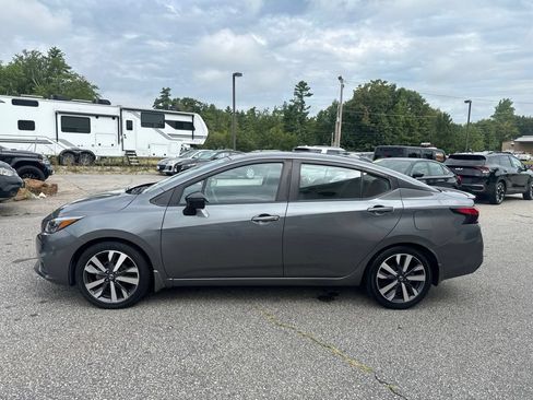 Used 2021 Nissan Versa SR w/ Convenience Package FWD image 2