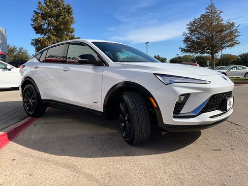 Used 2025 Buick Envista Sport Touring image 5