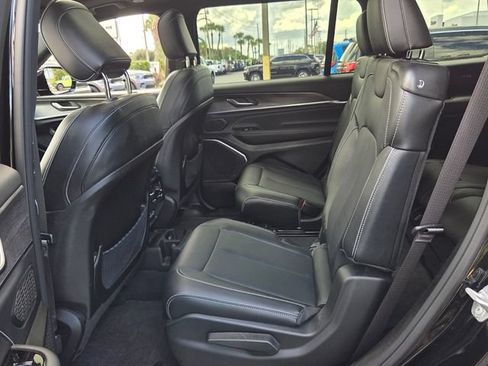 Used 2023 Jeep Grand Cherokee L Overland RWD image 11