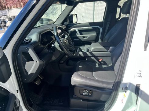 Used 2023 Land Rover Defender 130 X-Dynamic SE image 18
