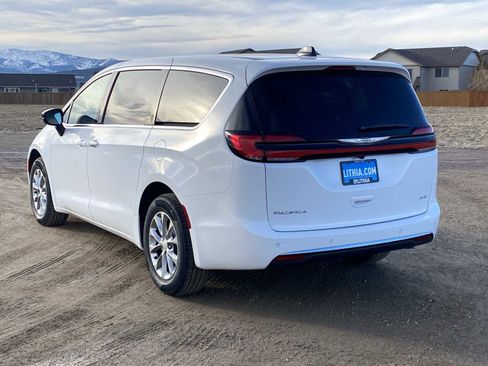 New 2026 Chrysler Pacifica Select AWD/4WD image 12