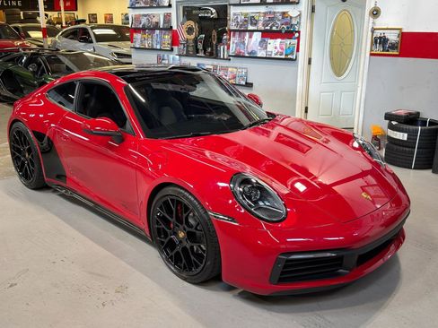 Used 2022 Porsche 911 Carrera image 3