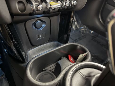 Certified 2024 MINI Cooper SE image 22