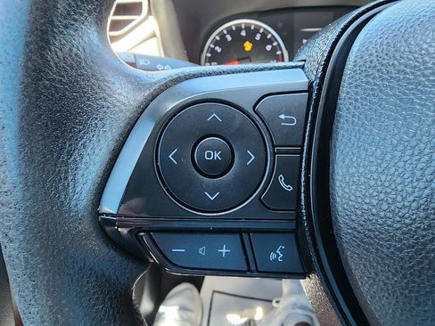 Used 2021 Toyota RAV4 LE image 19