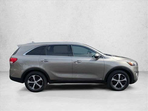 Used 2017 Kia Sorento EX AWD/4WD image 4