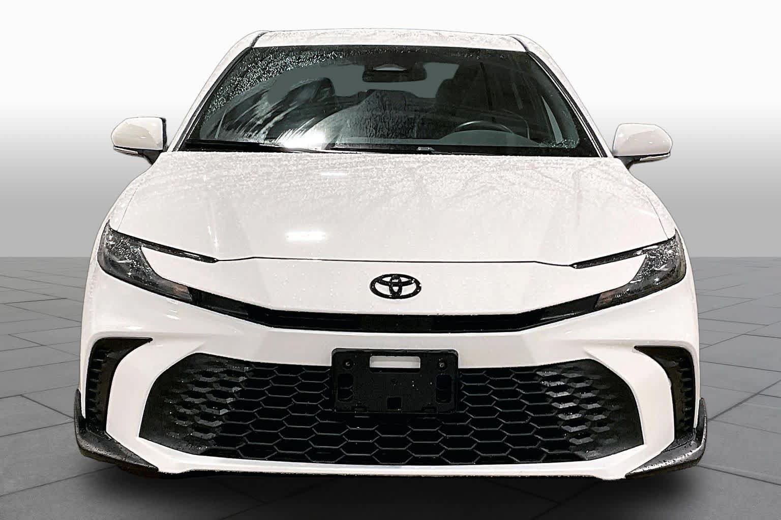 Used 2025 Toyota Camry SE AWD/4WD image 4