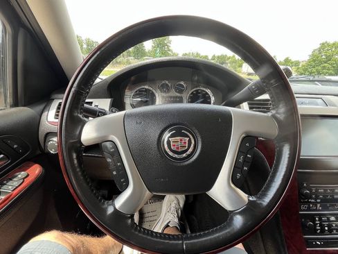 Used 2012 Cadillac Escalade EXT Luxury AWD/4WD image 15