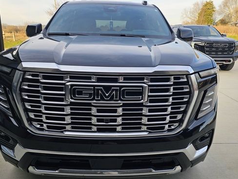 Used 2025 GMC Yukon Denali w/ Sun & Power Step Package image 2