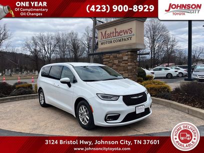 Used 2023 Chrysler Pacifica Touring-L