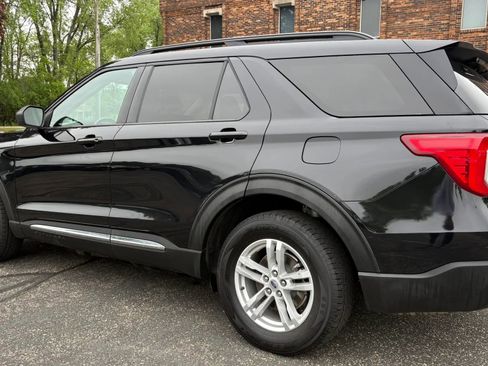 Used 2022 Ford Explorer XLT AWD/4WD image 6
