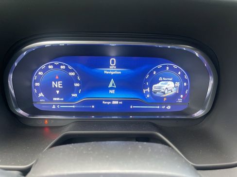 Used 2024 Chevrolet Suburban High Country image 32