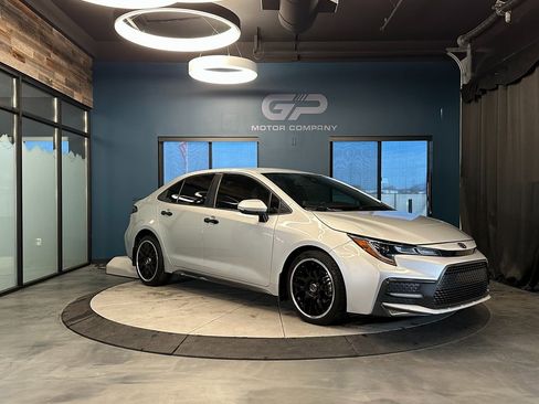 Used 2020 Toyota Corolla SE image 1