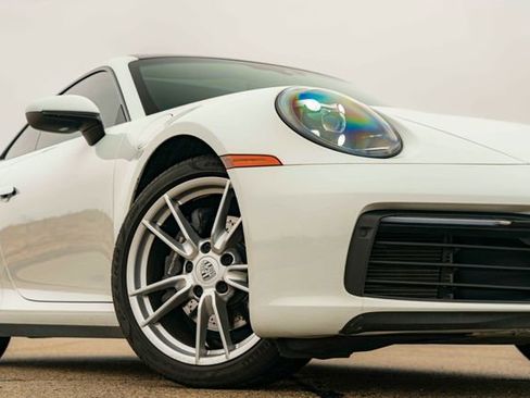 Used 2020 Porsche 911 Carrera image 28