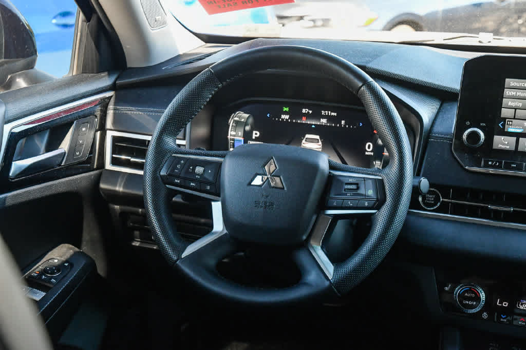 Used 2023 Mitsubishi Outlander SEL AWD/4WD image 12