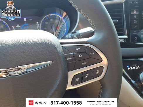 Used 2024 Chrysler Pacifica Touring-L FWD image 18