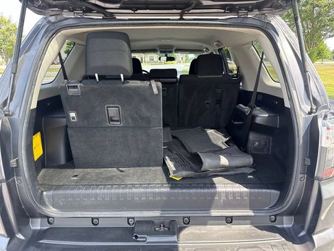 Used 2018 Toyota 4Runner SR5 AWD/4WD image 12