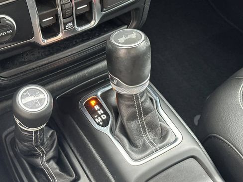 Used 2023 Jeep Wrangler Unlimited Sahara w/ Cold Weather Group AWD/4WD image 23