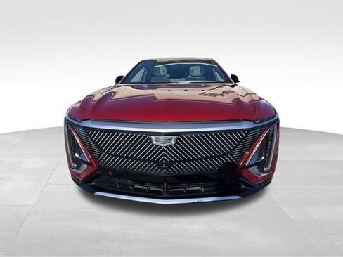 Certified 2024 Cadillac Lyriq Luxury AWD/4WD image 13