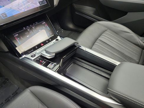 Used 2024 Audi Q8 e-tron Premium Plus AWD/4WD image 11