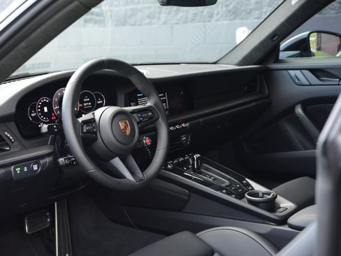 Certified 2025 Porsche 911 Carrera GTS RWD image 4