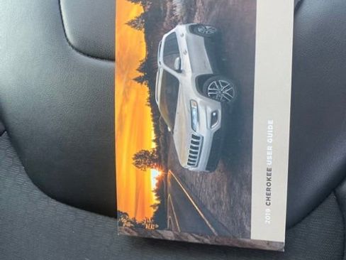 Used 2019 Jeep Cherokee Latitude Plus FWD image 30