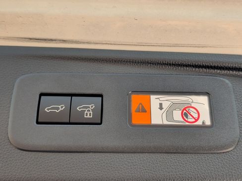 Used 2025 Lexus GX 550 w/ Accessory Package (2T) AWD/4WD image 29