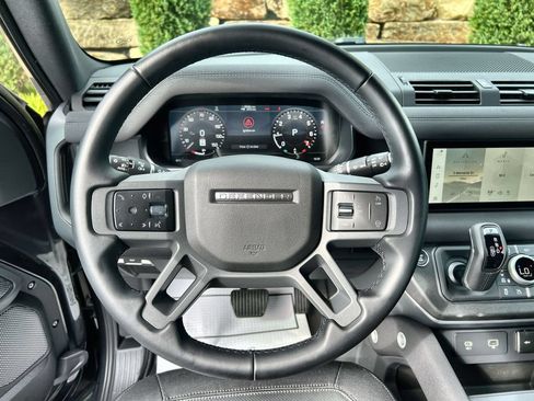 Certified 2023 Land Rover Defender 90 X-Dynamic SE AWD/4WD image 21