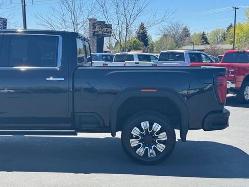 Used 2024 GMC Sierra 3500 Denali w/ Denali Reserve Package AWD/4WD image 10