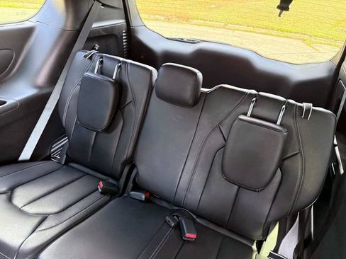 Certified 2022 Chrysler Pacifica Touring-L w/ S Appearance Package FWD image 13