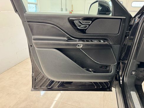 Used 2023 Lincoln Aviator AWD w/ Elements Package image 8