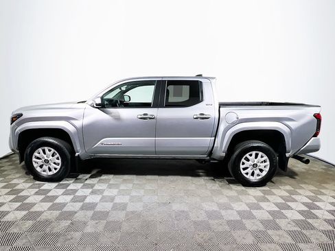 Certified 2025 Toyota Tacoma SR5 AWD/4WD image 4