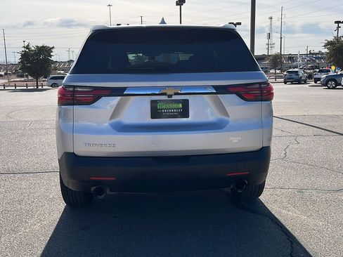 Used 2022 Chevrolet Traverse LS image 7