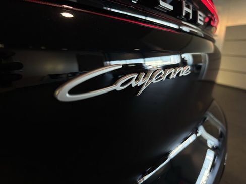 Certified 2026 Porsche Cayenne Coupe image 31