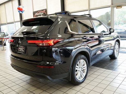 Used 2024 Mitsubishi Outlander ES image 14
