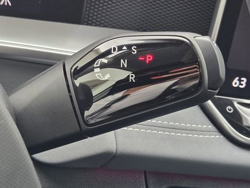 Certified 2025 Volkswagen Tiguan SE image 23