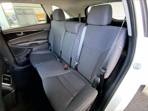 Used 2017 Kia Sorento LX image 21