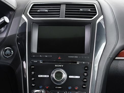 Used 2018 Ford Explorer Platinum image 9