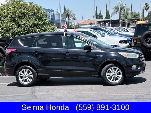 Used 2017 Ford Escape SE FWD image 4