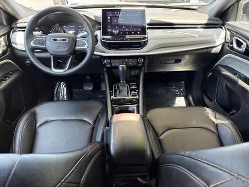 Used 2025 Jeep Compass Limited AWD/4WD image 18