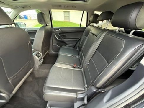 Used 2020 Volkswagen Tiguan SE w/ Panoramic Sunroof Package AWD/4WD image 17