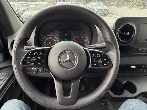 Used 2024 Mercedes-Benz Sprinter 2500 image 24