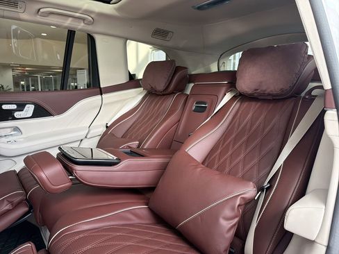 New 2026 Mercedes-Benz Maybach GLS 600 4MATIC image 13