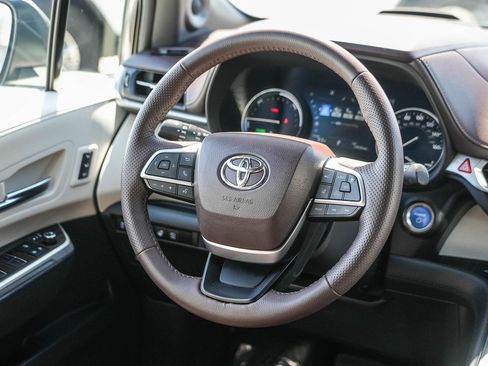 Certified 2024 Toyota Sienna Platinum FWD image 15
